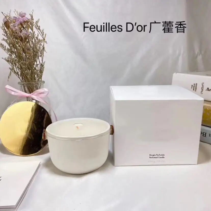 

New Arrival Medium Candle Il Blanche Aroma fragrance Dehors Il Neige 220g Feuilles Dor Candel Brand New Gift