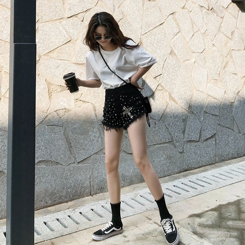

Gothic Black/white/blue Rivet Hole Casual Loose Shorts Jeans Punk Women High Waist Shorts Female Summer Sexy Denim Shorts