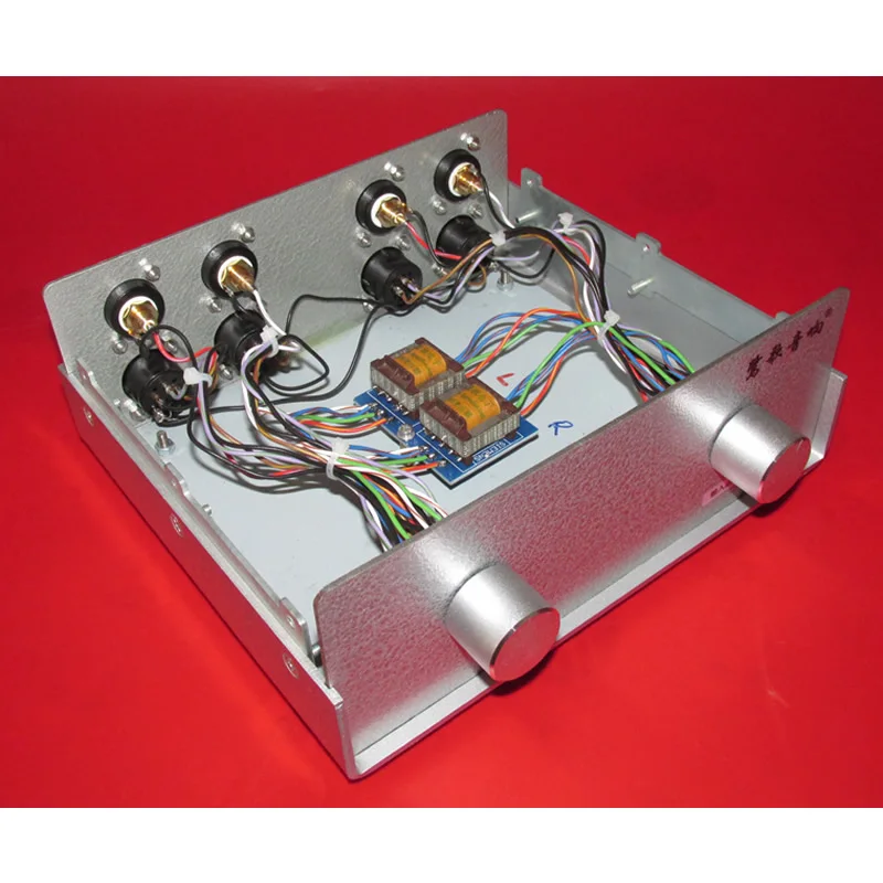 Выбор входного сигнала RCA и сбалансированного выбор XLR выхода увеличение в 1 раз