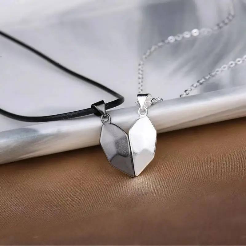 

2Pcs Magnetic Couple Necklace Lovers Heart Pendant Distance Faceted Charm Necklace Women Valentine's Day Gift 2021 P89922