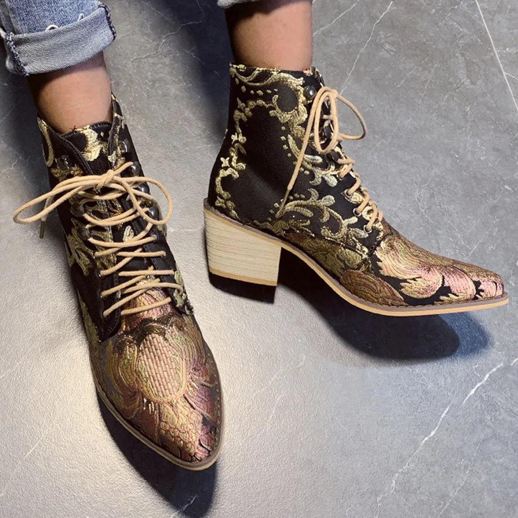 Женские ботинки в стиле ретро замшевые с вышивкой на квадратном каблуке обувь
