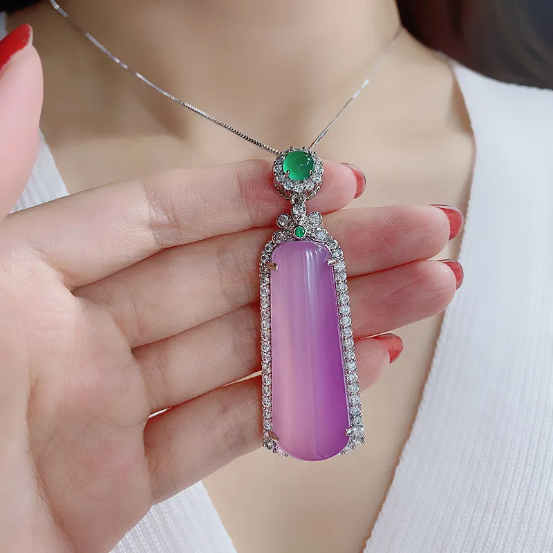 Женское колье-чокер с камнями под серебро