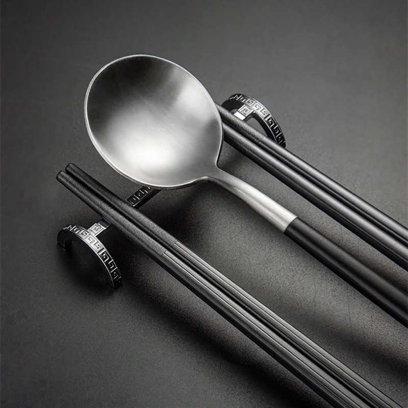 

Advanced Alloy Chinese Chopstick Rest Chopsticks Holder Spoon Stand Rack Pillow Shape Frame Art Craft Kitchen Tools