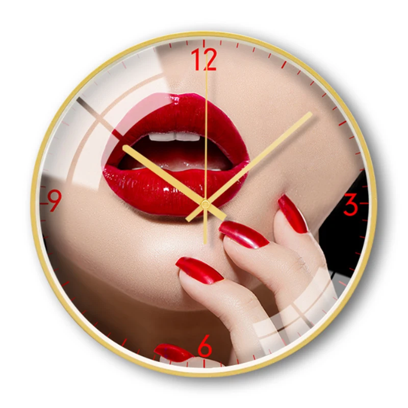 Металлические настенные часы с изображением поцелуя губ в скандинавском стиле