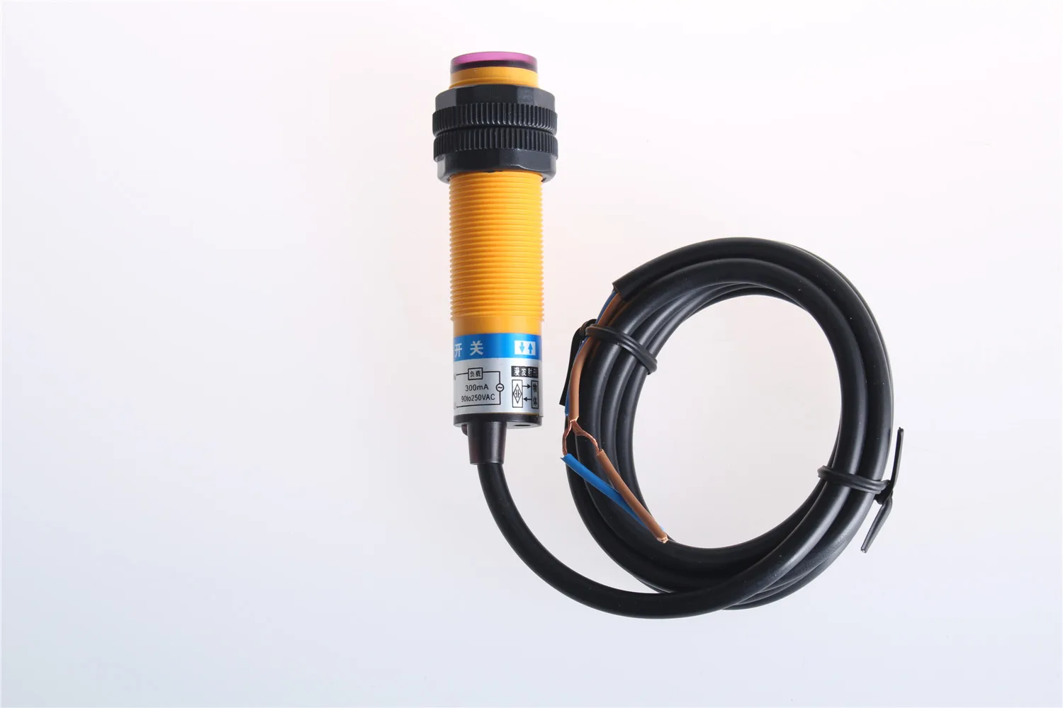 Фотоэлектрический датчик с дальностью обнаружения 30 см без инфракрасного