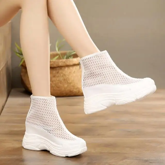 Сандалии гладиаторы женские на скрытом каблуке босоножки с перфорацией