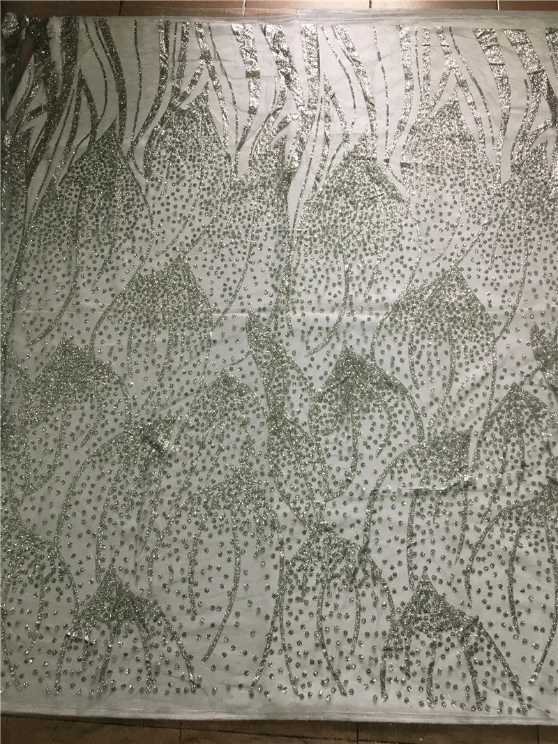 К требованиям заказчика Сверкающие Материал Французский на тюлевом кружеве H