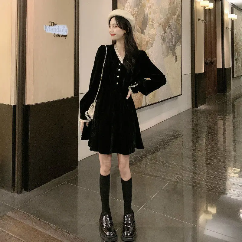 

Elegant Vintage Dress Women Long Sleeve Solid Black Party Dress Female V-Neck Lace Midi Gothic Dress Autumn 2020 Office Lady