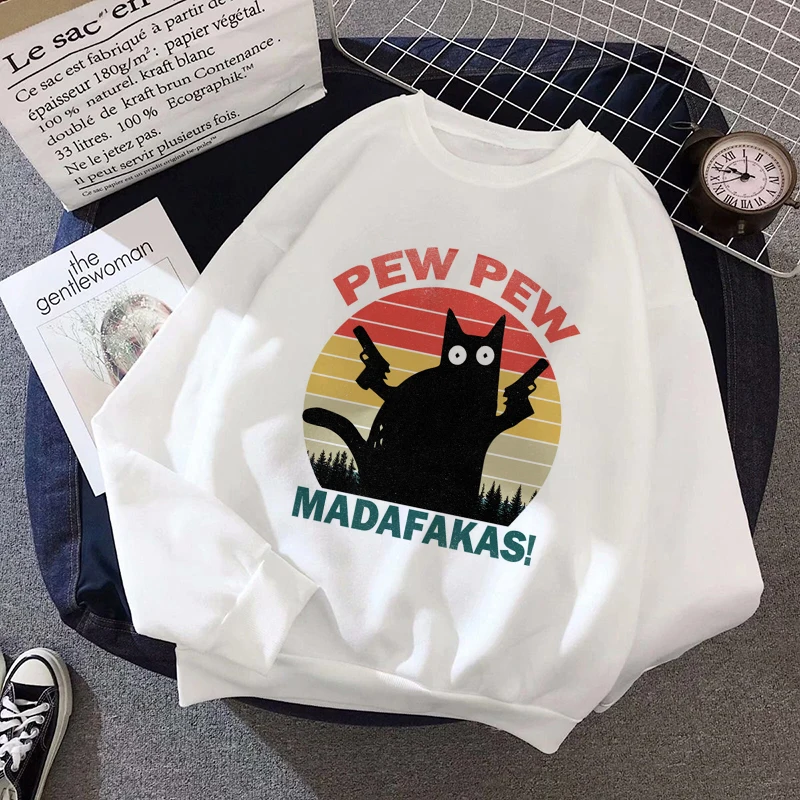 Женская толстовка с капюшоном черная изображением кошек и пистолета свитшот