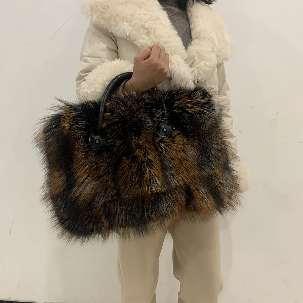 

New Women's Real Fox Fur Handbag Plush Bag Luxury Soft Silver Fox Fur Messenger Bag Large Capacity Totes Warm Shoulder Bag S7955