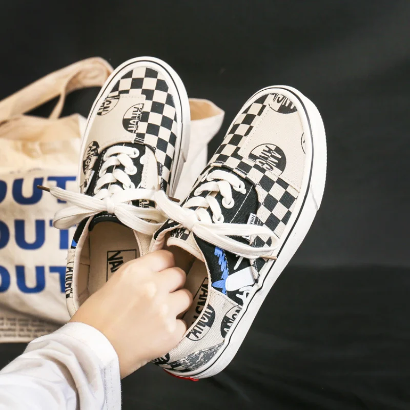 

Hot Sell Men Women Sneaker Shoes Spring New Leisure Sports Board Shoes Fashion Breathable Print Lovers Canvas Shoes Women 35-44