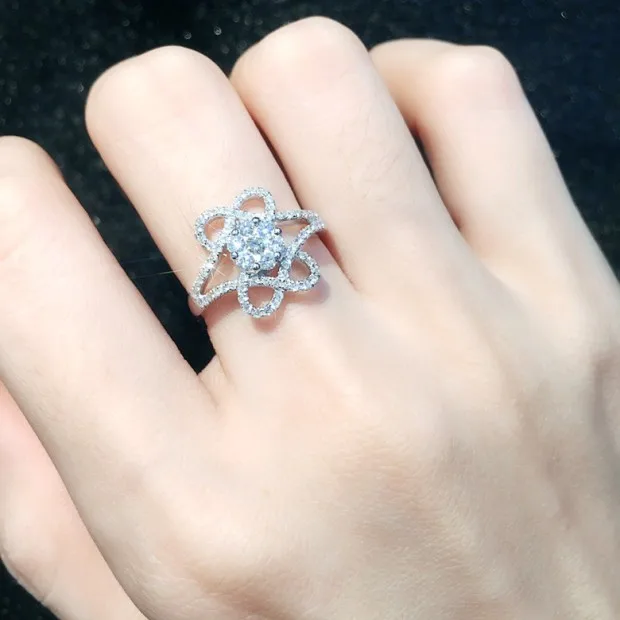 Кольцо из чистого золота 18 карат с натуральными бриллиантами красивое кольцо