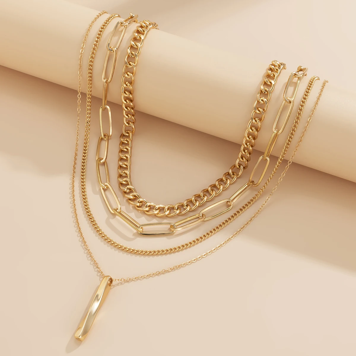 Ожерелье-чокер Ingemark с подвеской в виде многослойного минималистского стержня 4