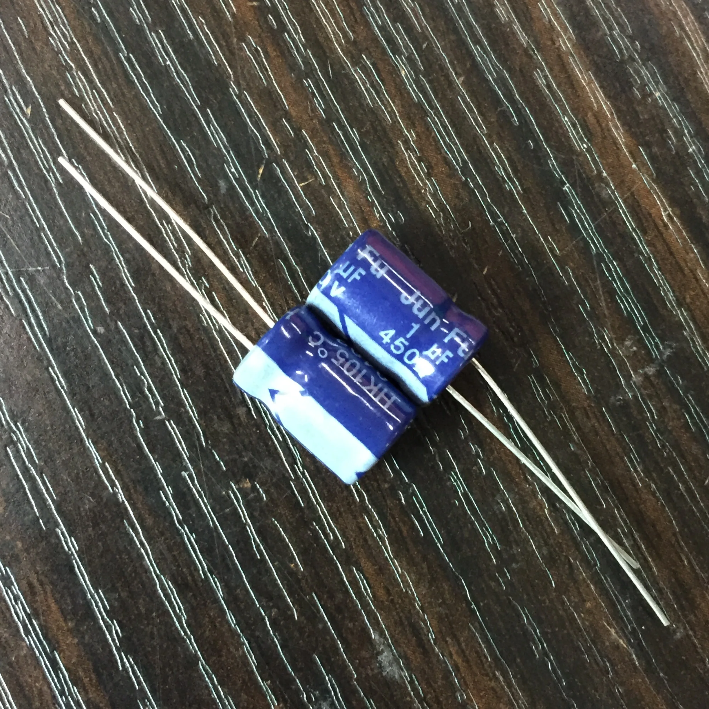 30 шт 1 мкФ 450V 8x12 5mm Хорошее качество 450V1uF алюминиевый электролитический