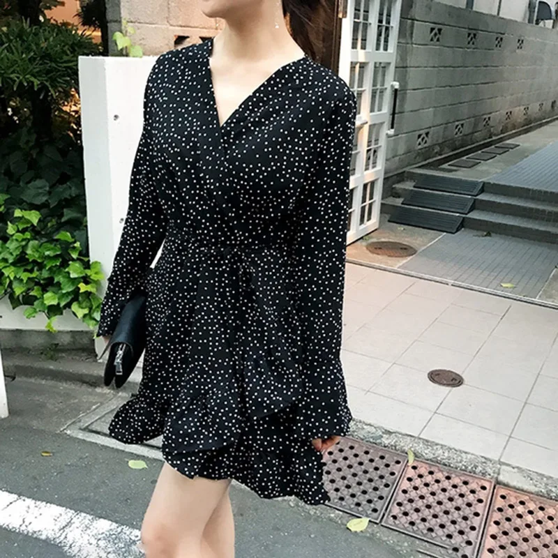 Женское винтажное мини платье в горошек с V образным вырезом и длинным