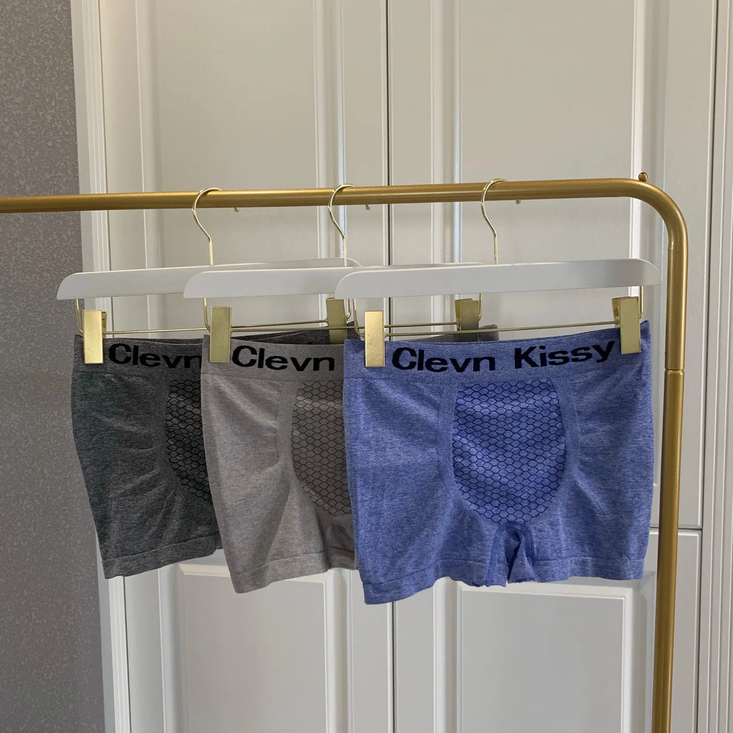 

Wechat Business Explosion-5d BIRD'S NEST MEN'S Underwear Packaged in the Shape of Bars Lettered clevn Kissy Seamless Breathable