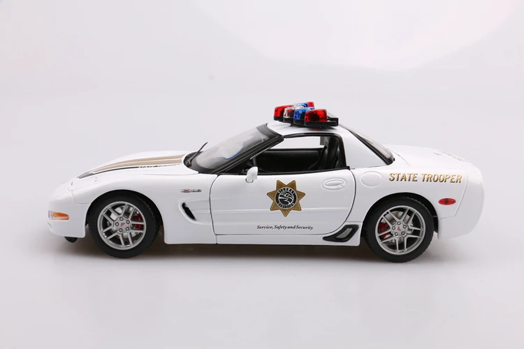 1:18 литой под давлением сплав Corvette Z06 полицейский спортивный автомобиль модель моделирование ретро коллекция металлический автомобиль игрушки Коллекционная дорожное искусство