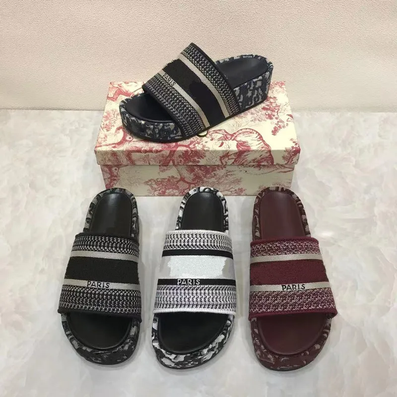

Flat Slippers Women 2021 Summer European And American New Style D Embroidery Letter Drag Casual Beach Sandals Women