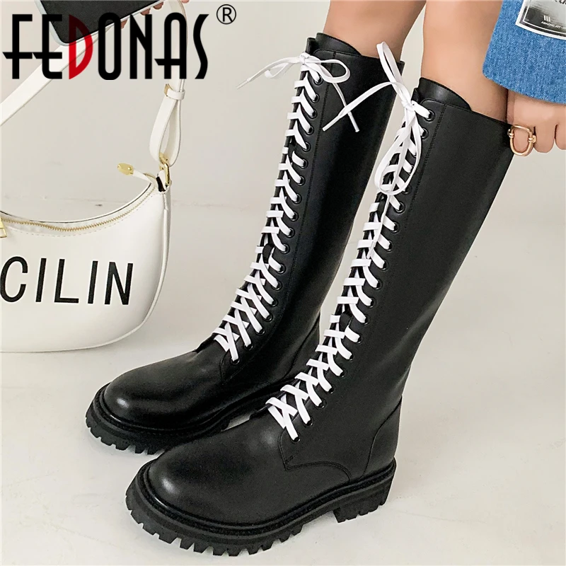 

FEDONAS/модные женские сапоги до колена с перекрестной шнуровкой; Натуральная кожа; Сезон осень-зима; На молнии сзади; На низком каблуке; Повсед...