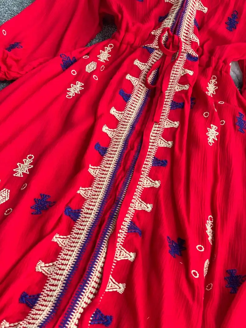 Женское льняное платье MUMUZI до середины икры с цветочной вышивкой бантиком и