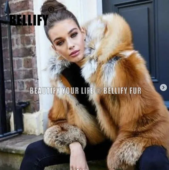 Женское зимнее пальто средней длины с капюшоном из натурального Лисьего меха |