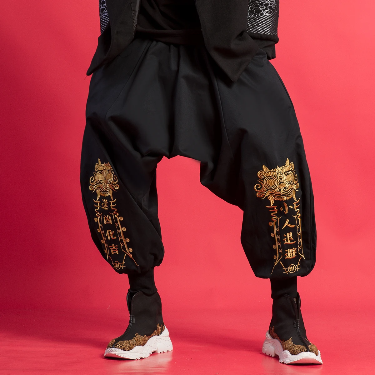 

Men's Chinese Style Stylish Design Embroidery Loose Plus Size Cross-pants Ankle-length Trousers Black