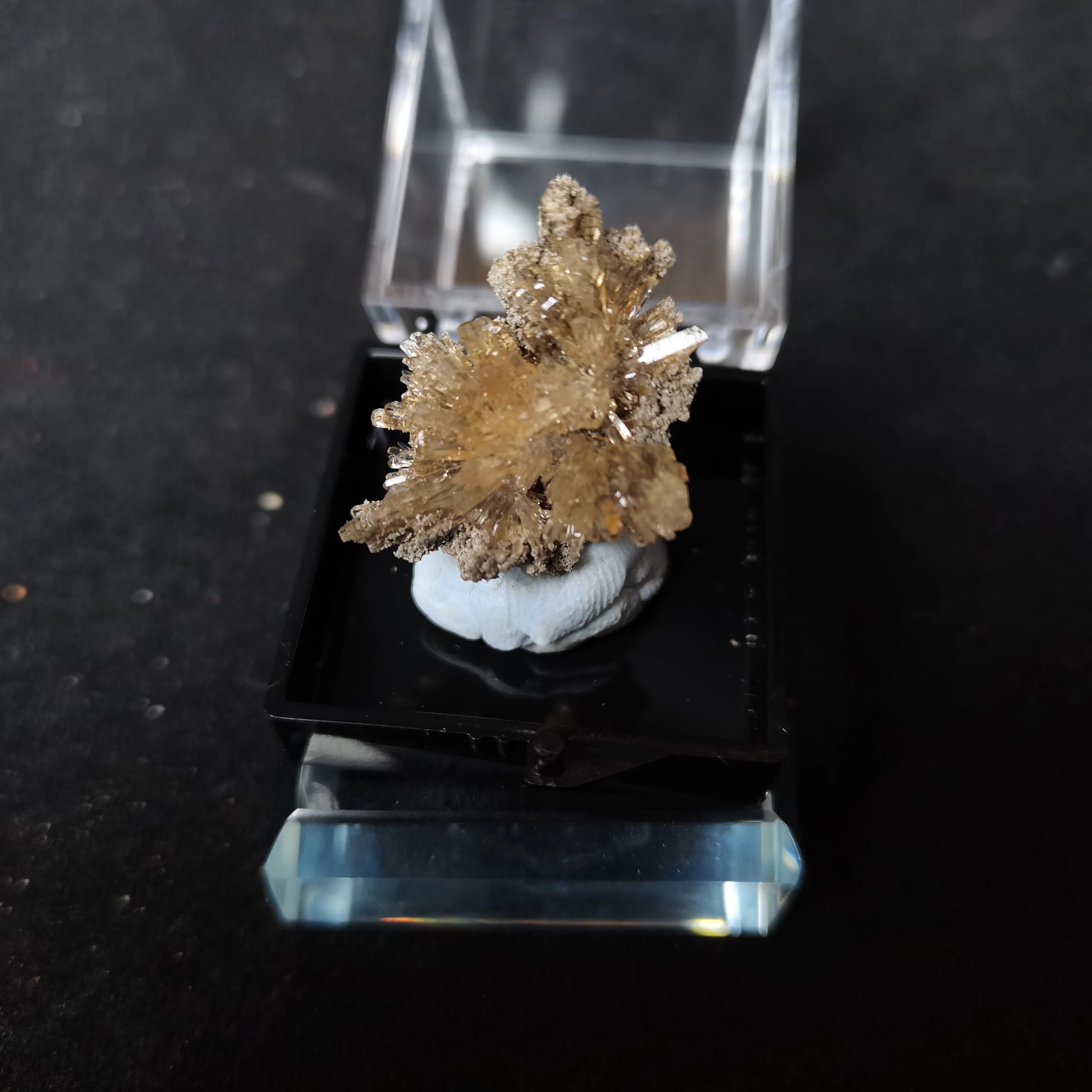 

4,5 натуральный, фтористый алюминий гипс, ангидрит, кристалл, образец минерального кристалла