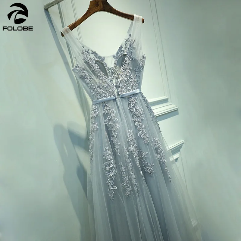 Женское винтажное платье подружки невесты серо-розовое с V-образным вырезом