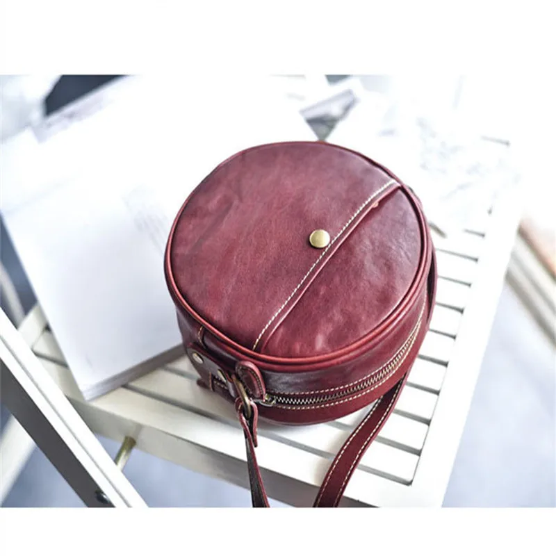 

Маленькая круглая сумочка ручной работы из натуральной кожи в стиле ретро, мессенджер из воловьей кожи на ремне, Женская сумка в круглой кор...