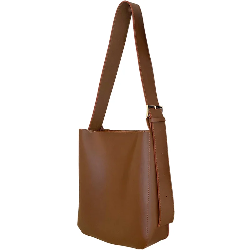 

Spring and autumn retro simple messenger bag female 2021 new Korean version of wild large-capacity one-shoulder bucket bag