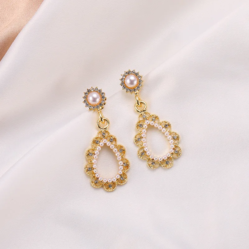 Стильные восстанавливающие древние путь цветы металлические кружевные