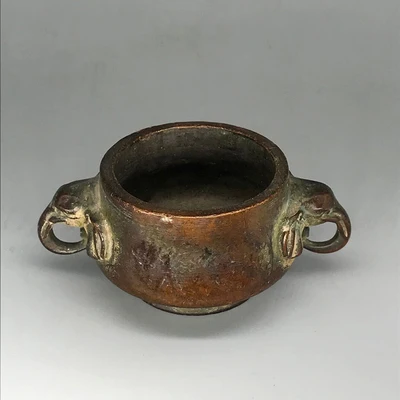 

Изысканный чехол в виде слона из красной меди и курильница с двумя ушами