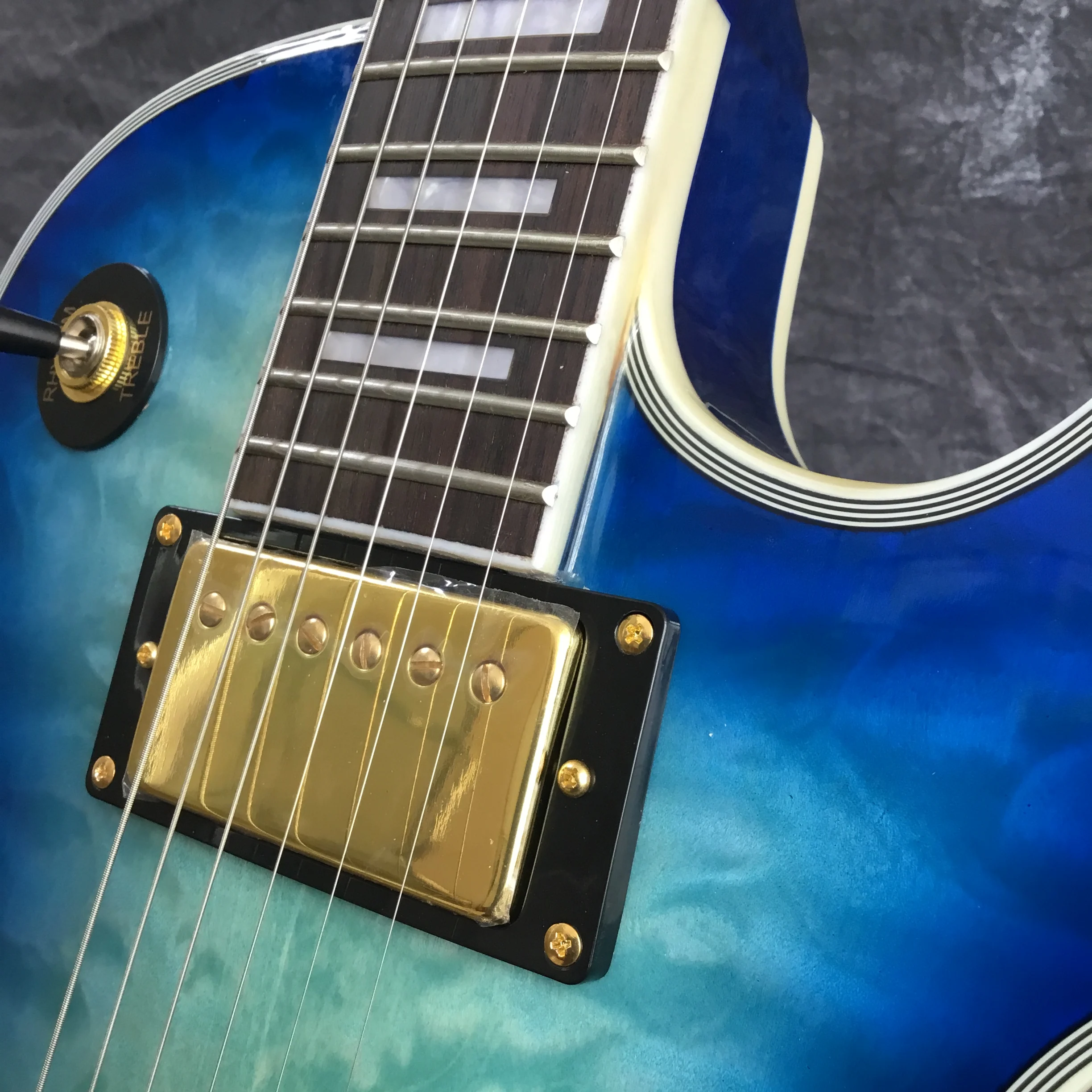 Новая электрическая гитара blue Tiger Flame top золотые аксессуары. Высококачественные 6