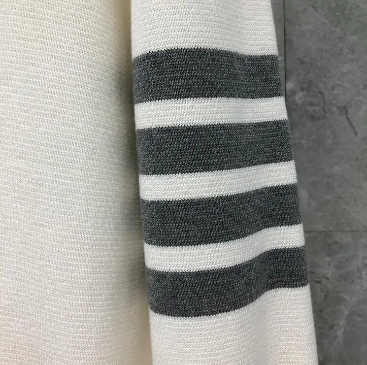 

2021 Fashion TB THOM Brand Sweaters Men Slim Fit V-Neck Pullovers Clothing Striped Wool Cotton White Winter Casual Coat Ins