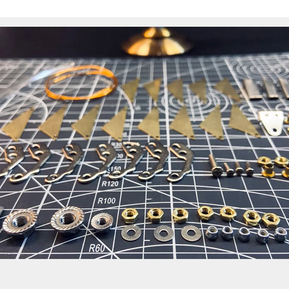 

New Hot 776Pcs DIY Metal Mechanical Puzzle Model Kit 3D Assembly Toy With Base