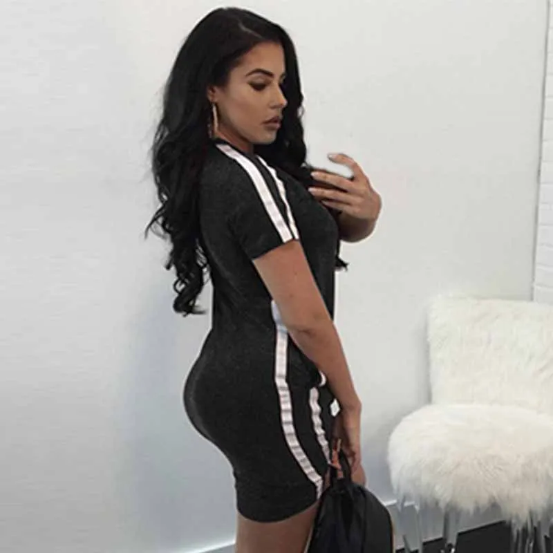 Женское летнее платье с короткими рукавами облегающее мини в полоску карманами