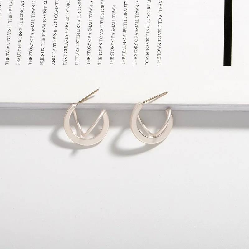 Матовые серьги-гвоздики C-ring twist design sense small circle | Украшения и аксессуары