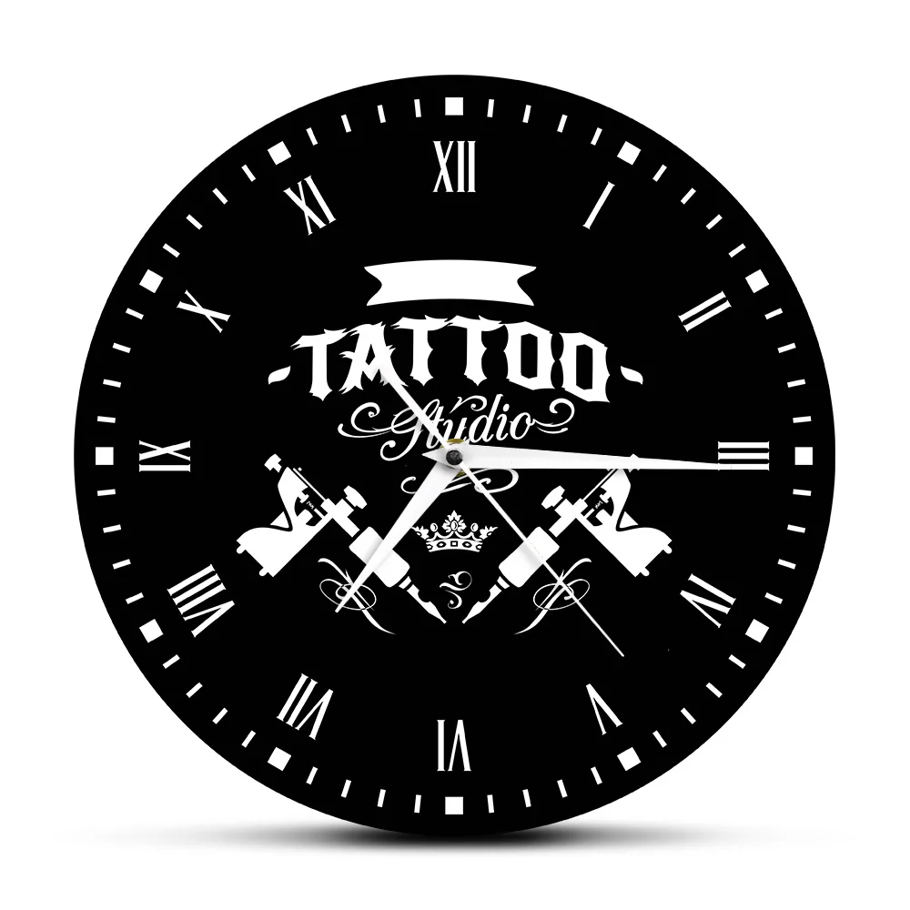 Dövme stüdyosu dövme makinesi Modern duvar saati dövme Salon dükkanı dekorasyon siyah yuvarlak saat izle Hipster erkekler dövmeci hediye