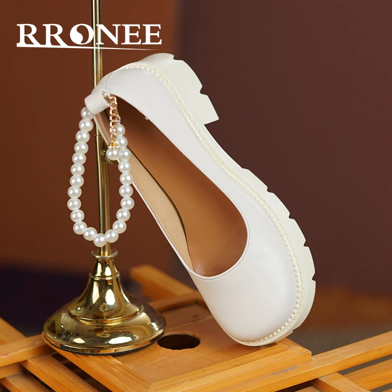 

Midheel loafers with sponge bottoms and pearls