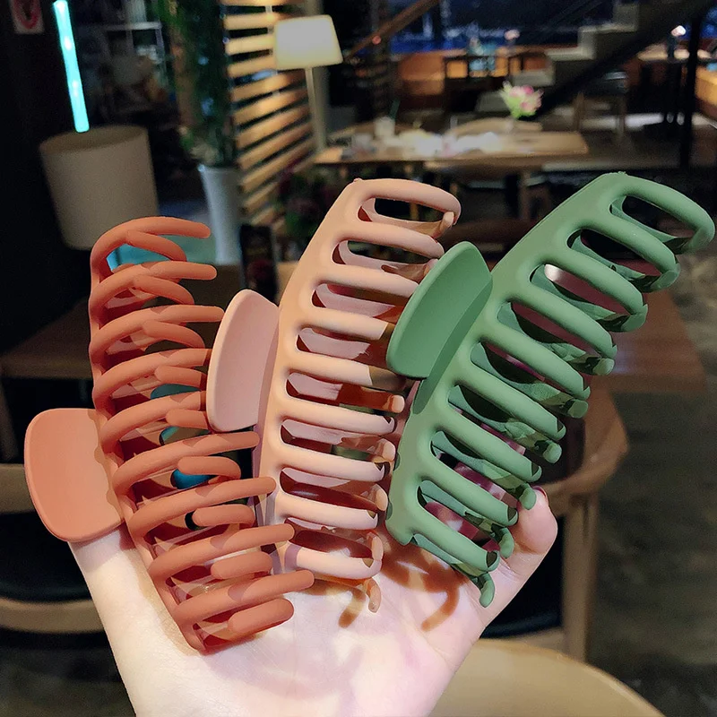 

2021 Korean Solid Big Hair Claws Elegant Frosted Acrylic Hair Clips Hairpins Barrette Headwear for Women Girls Hair Accessories