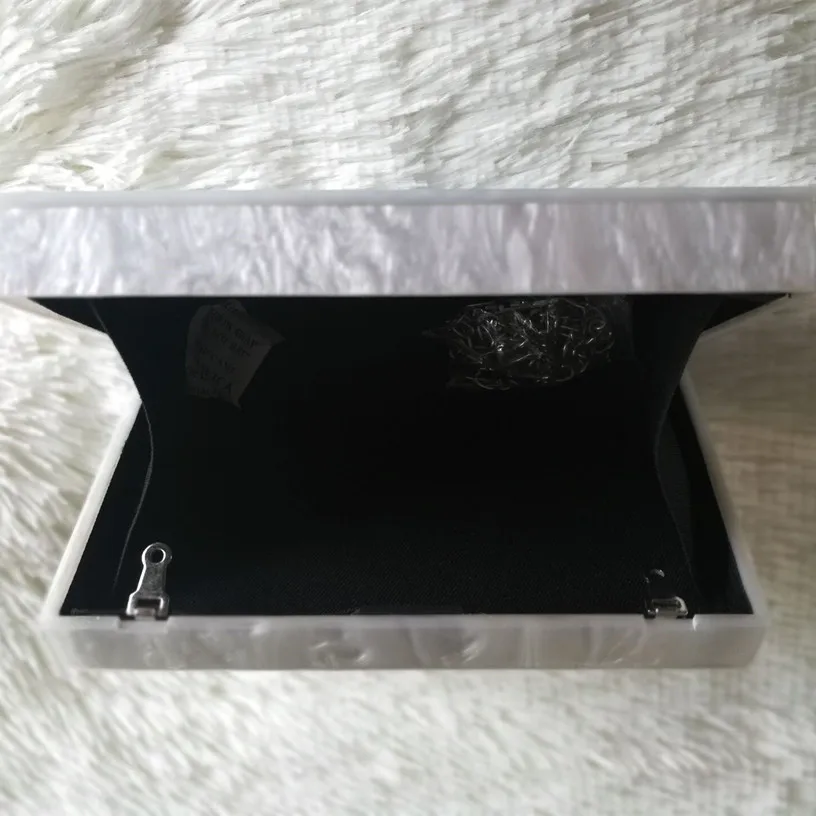 Летние кожаные роскошные дамские сумочки с акриловым жемчугом белого и синего