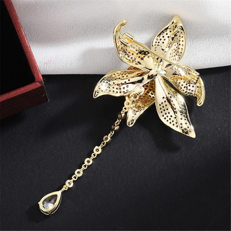 

Brooches for Women Vintage Fashion Style Elegant Wedding Pins Party Brooch