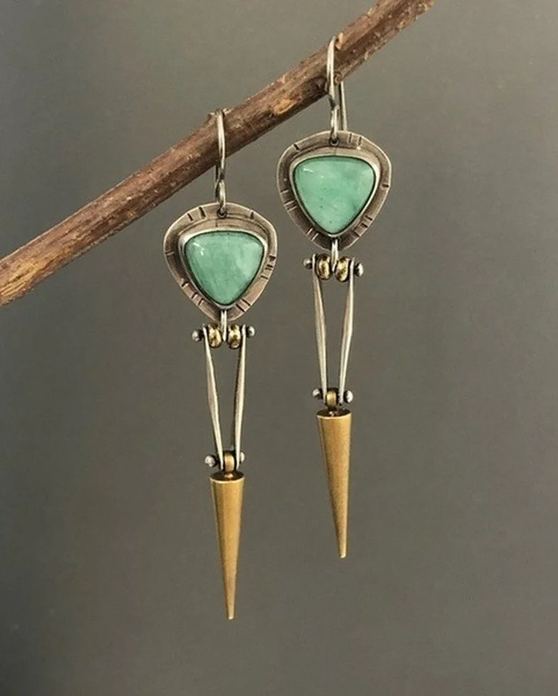 

Unique retro Bullet Pendant emerald earrings, suitable for women's long Tassel Earrings and romantic wedding jewelry