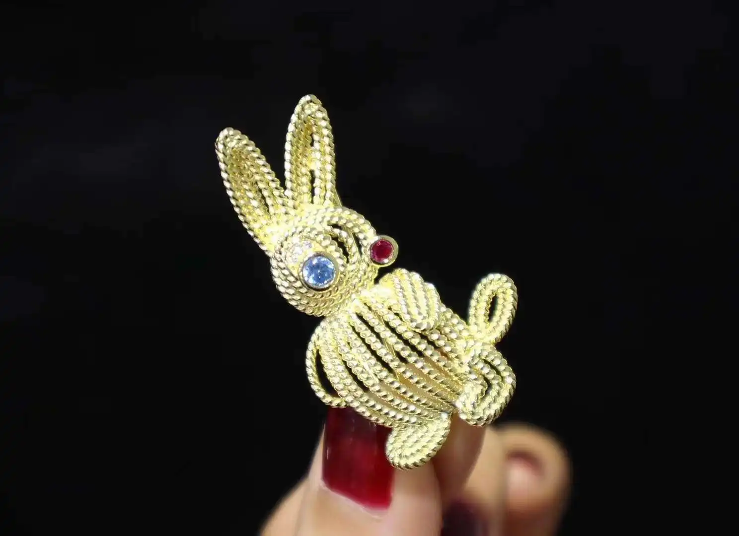 

For Christmas New Product Squirrel Animal Series Brooch & Pendant Dual Use