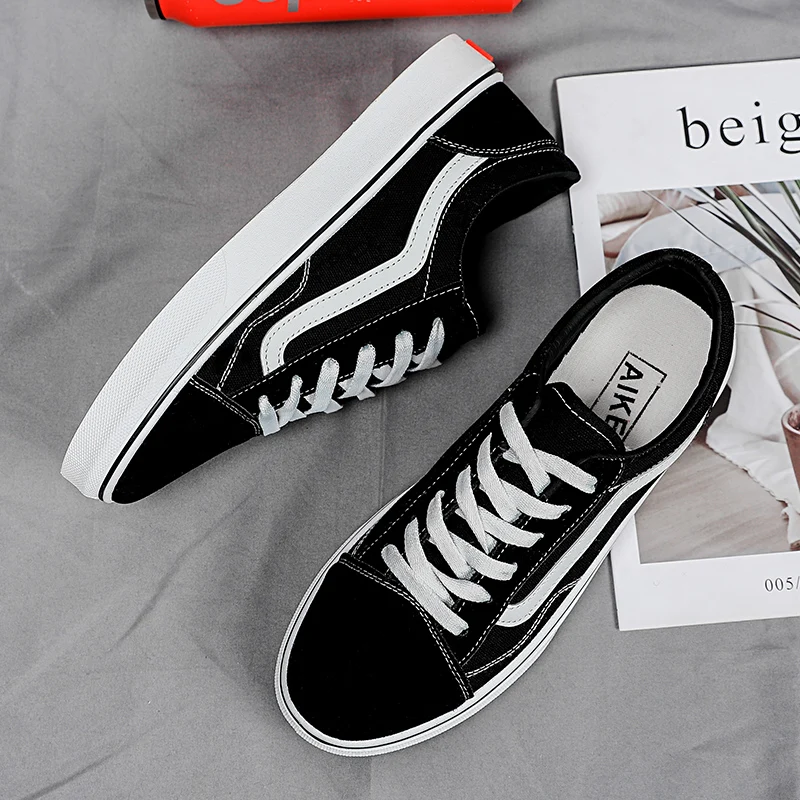 

New Shoes Men Casual Canvas Shoes Fashion Lightweight Lace Up Lovers Sneakers Summer Breathable Shoes Male Footwear Sapato