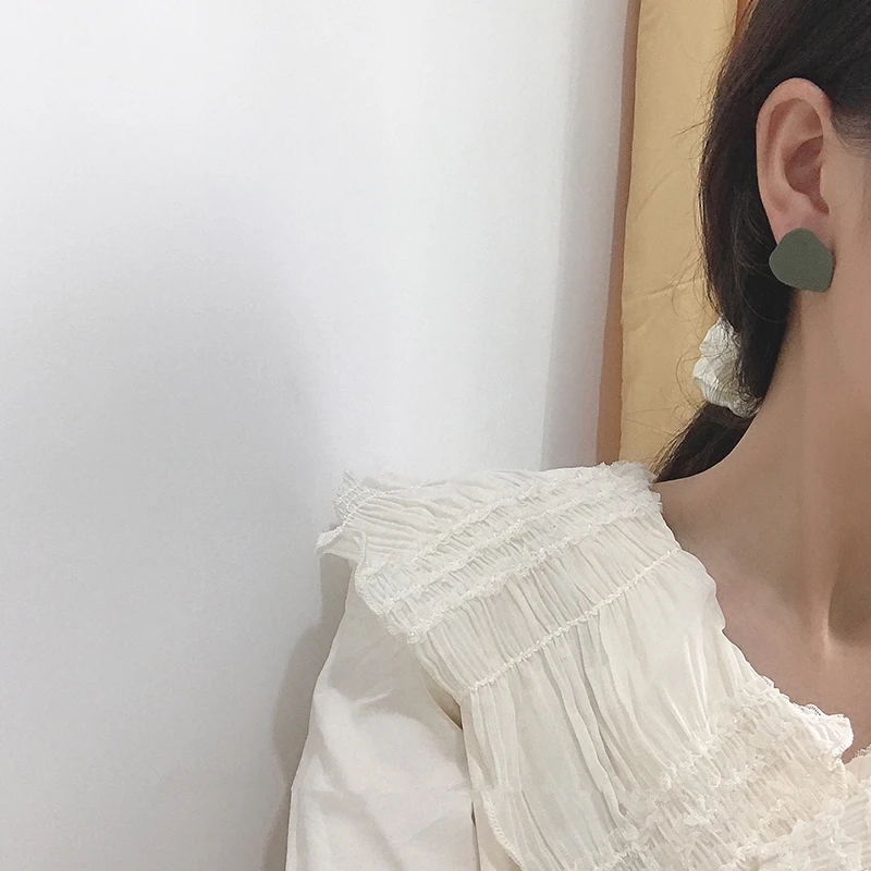 Женские матовые серьги-гвоздики AOMU нестандартной геометрической формы с