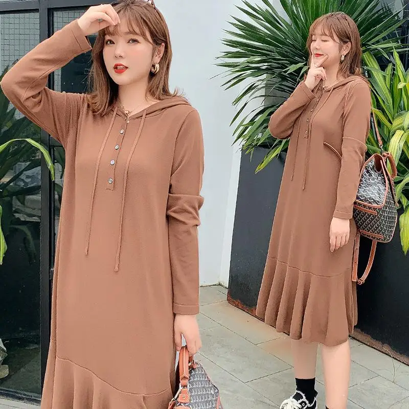 Зимнее свободное платье с капюшоном большого размера на пуговицах длинным