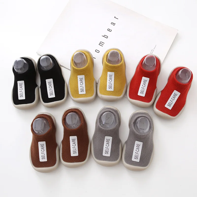 Носки-носки детские мягкие однотонные на резиновой подошве возраст 0-4 года |