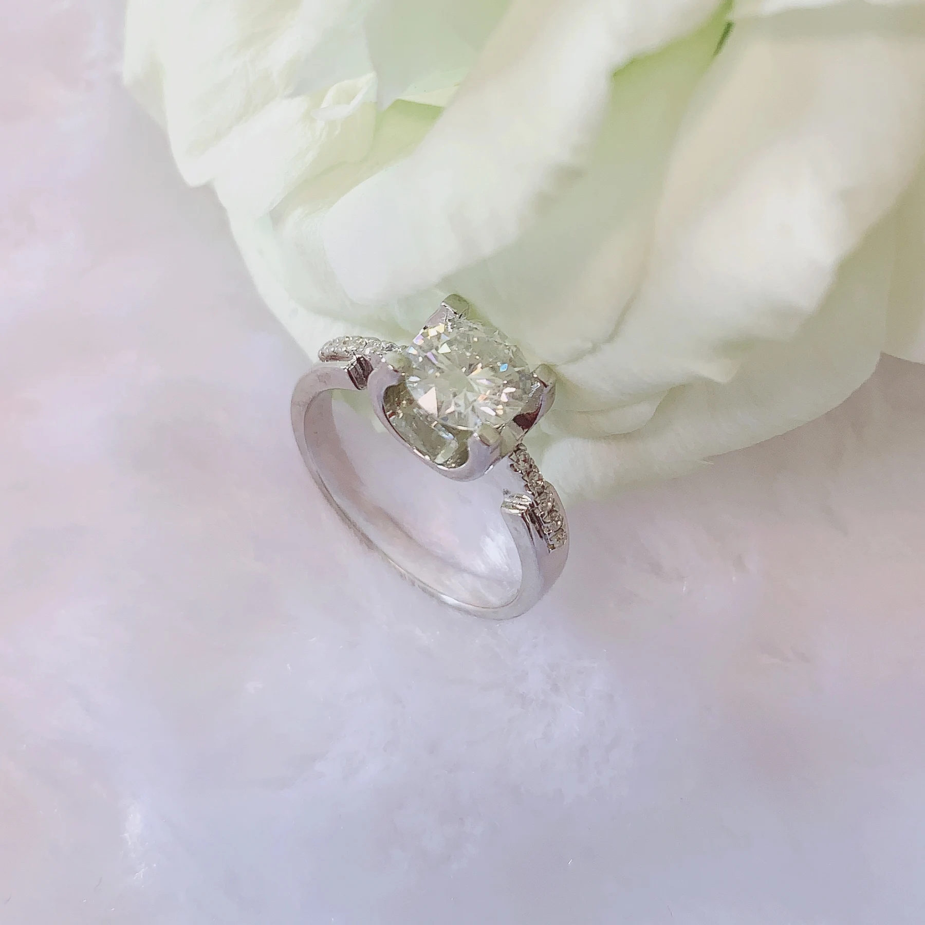 Серебряное кольцо с покрытием из белого золота, 1ct, 4 когти, круглая бриллиантовая огранка, лабораторное ювелирное изделие, Муассанит, кольцо на годовщину для женщин
