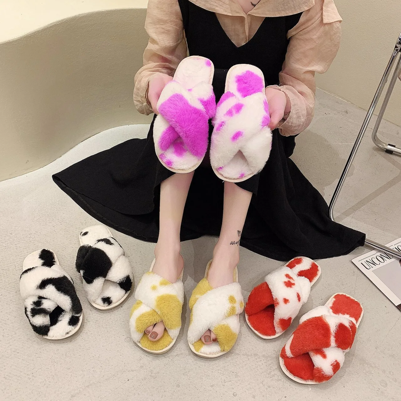 

2021 new home plush slippers cow Pattern Cross casual plush slippers